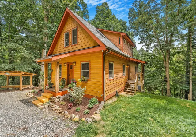 Photo 1 of Single family home for sale at 553 River Bend Dr, Mars Hill, NC 28754 | MLS# 4418089 | Listing updated on 2026-08-29