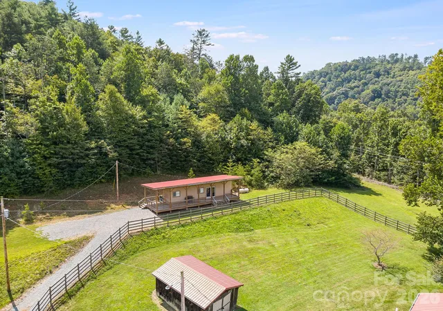 Photo 4 of House for sale at 58 Guntertown Rd, Marshall, NC 28753 | MLS# 4418102 | Listing updated on 2026-09-01