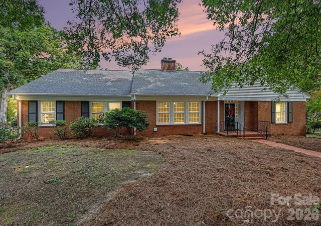 Photo 1 of Single family home for sale at 720 Oakmont Dr, Asheboro, NC 27205 | MLS# 4418105 | Listing updated on 2026-09-24