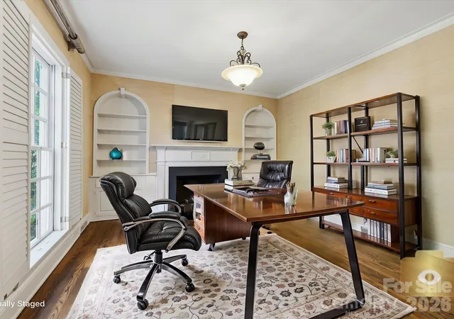 Photo 4 of Single family home for sale at 2035 Pinewood Cir, Charlotte, NC 28211 | MLS# 4418123 | Listing updated on 2026-09-23