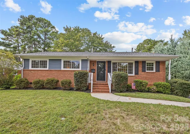 Photo 1 of Sale Pending at 7400 Thorncliff Dr, Charlotte, NC 28210 | MLS# 4418127 | Listing updated on 2026-09-16