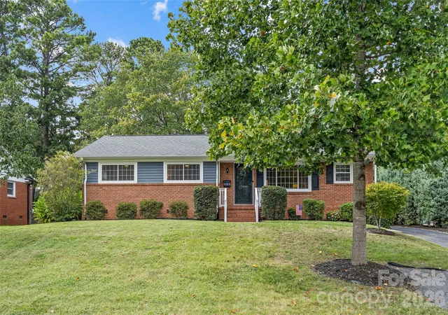 Photo 2 of Sale Pending at 7400 Thorncliff Dr, Charlotte, NC 28210 | MLS# 4418127 | Listing updated on 2026-09-16