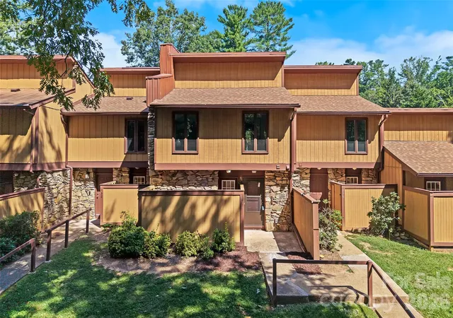 Photo 2 of Townhouse for sale at 131 Colony Dr, Arden, NC 28704 | MLS# 4418138 | Listing updated on 2026-09-16
