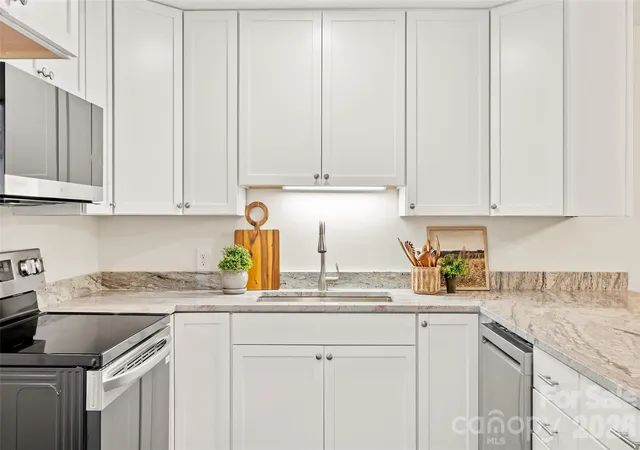Photo 3 of Townhouse for sale at 131 Colony Dr, Arden, NC 28704 | MLS# 4418138 | Listing updated on 2026-09-16