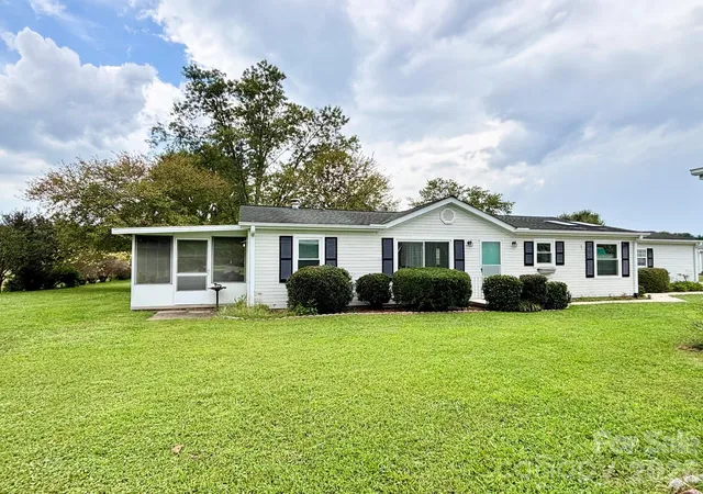 Photo 1 of Single family home for sale at 236 Riverwind Dr, Hendersonville, NC 28739 | MLS# 4418143 | Listing updated on 2026-09-05