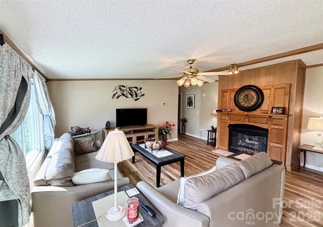 Photo 3 of Single family home for sale at 236 Riverwind Dr, Hendersonville, NC 28739 | MLS# 4418143 | Listing updated on 2026-09-05