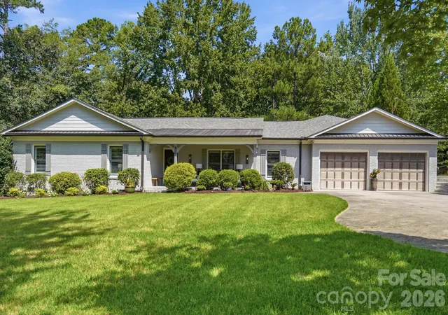 Photo 2 of Single family home for sale at 800 Jefferson Dr, Charlotte, NC 28270 | MLS# 4418154 | Listing updated on 2026-10-04
