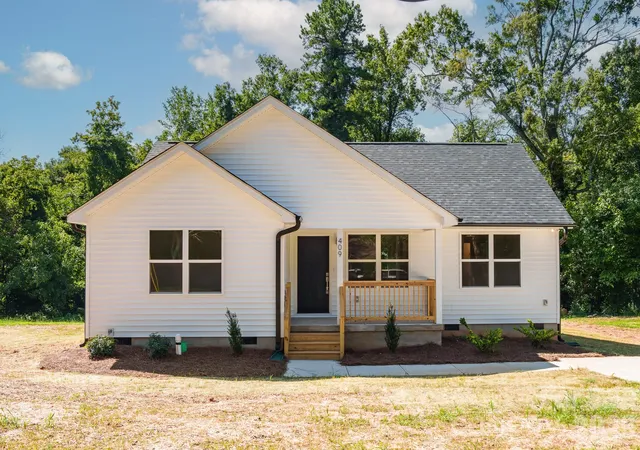Photo 1 of Single family home for sale at 409 Queens Rd, Gastonia, NC 28052 | MLS# 4418172 | Listing updated on 2026-10-10