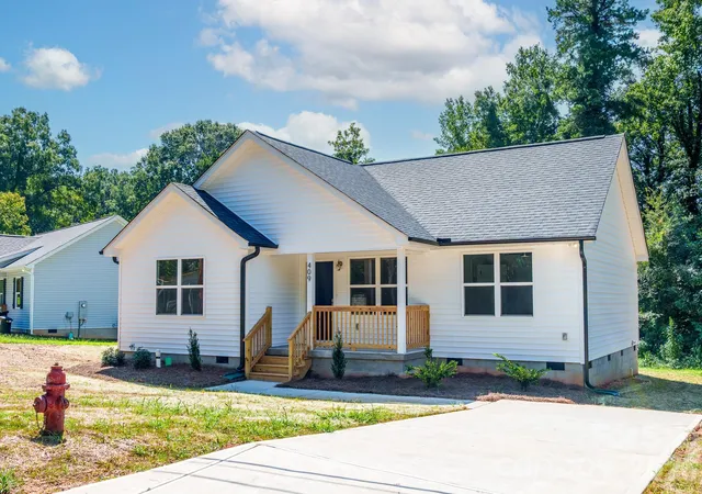 Photo 3 of Single family home for sale at 409 Queens Rd, Gastonia, NC 28052 | MLS# 4418172 | Listing updated on 2026-10-10
