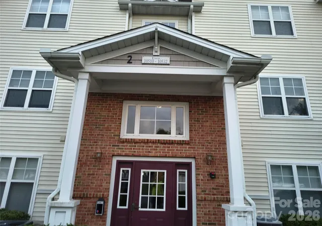 3rd image of 10518 Hl Pt Ct, Charlotte, NC 28262