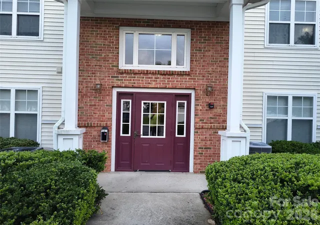 4th image of 10518 Hl Pt Ct, Charlotte, NC 28262
