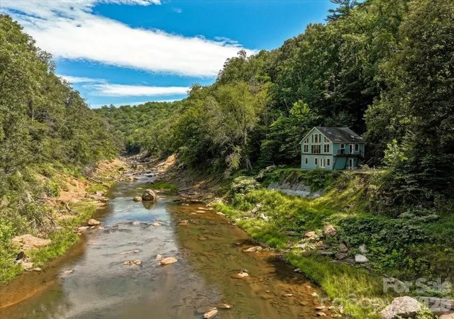 Photo 2 of Single family home for sale at 359 Shull Farm Rd, Burnsville, NC 28714 | MLS# 4418216 | Listing updated on 2026-09-01