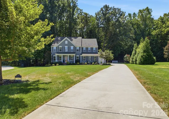 Photo 3 of Single family home for sale at 1009 Brookmeade Dr, Waxhaw, NC 28173 | MLS# 4418227 | Listing updated on 2026-09-13