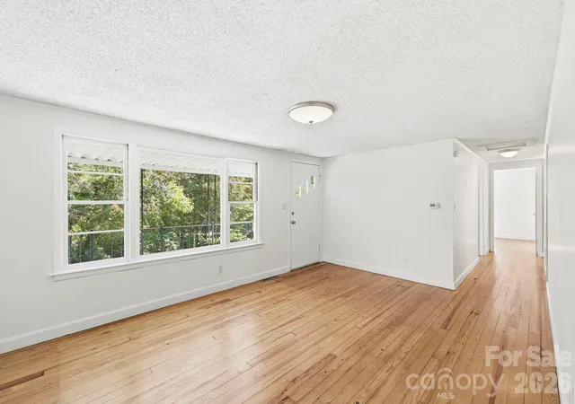Photo 4 of Single family home for sale at 111 Sherwood Rd, Swannanoa, NC 28778 | MLS# 4418228 | Listing updated on 2026-10-07