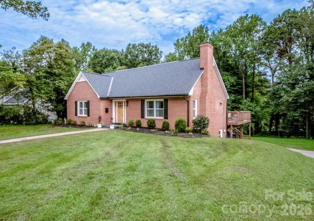 Photo 1 of Sale Pending at 476 Summit Ave, Statesville, NC 28677 | MLS# 4418239 | Listing updated on 2026-09-03