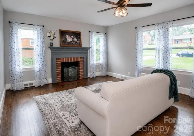 Photo 3 of Sale Pending at 476 Summit Ave, Statesville, NC 28677 | MLS# 4418239 | Listing updated on 2026-09-03
