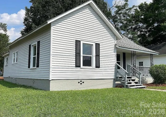 Photo 2 of Single family home for sale at 23 Selma Dr, Mooresville, NC 28115 | MLS# 4418254 | Listing updated on 2026-10-20