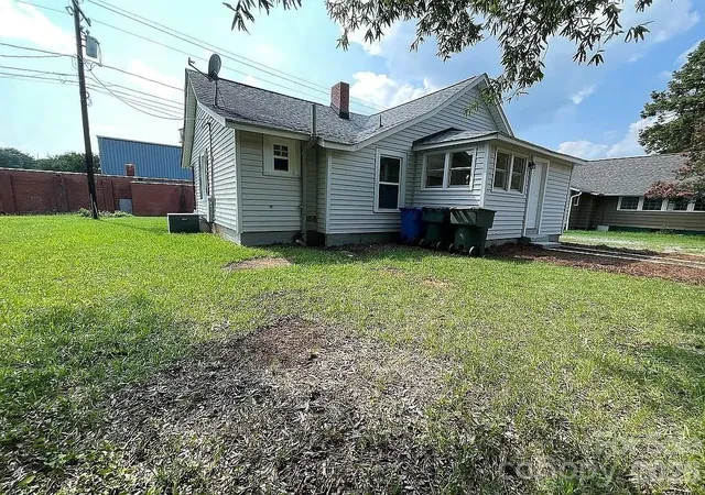Photo 3 of Single family home for sale at 23 Selma Dr, Mooresville, NC 28115 | MLS# 4418254 | Listing updated on 2026-10-20