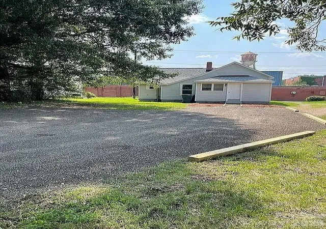 Photo 3 of Single family home for sale at 23 Selma Dr, Mooresville, NC 28115 | MLS# 4418254 | Listing updated on 2026-10-20