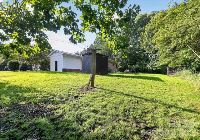 Photo 2 of Single family home for sale at 3606 Jefferson St, Sherrills Ford, NC 28673 | MLS# 4418261 | Listing updated on 2026-10-03