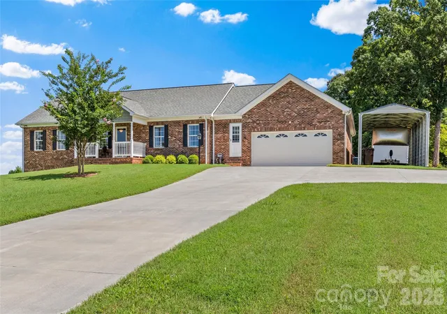 Photo 3 of Sale Pending at 527 Howardtown Cir, Mocksville, NC 27028 | MLS# 4418281 | Listing updated on 2026-09-02