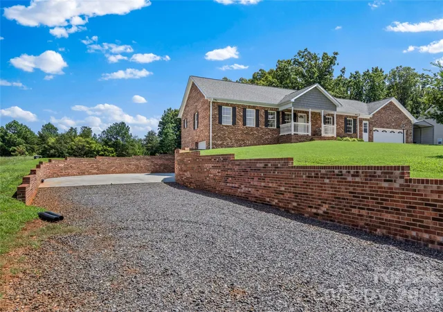 Photo 3 of Sale Pending at 527 Howardtown Cir, Mocksville, NC 27028 | MLS# 4418281 | Listing updated on 2026-09-02