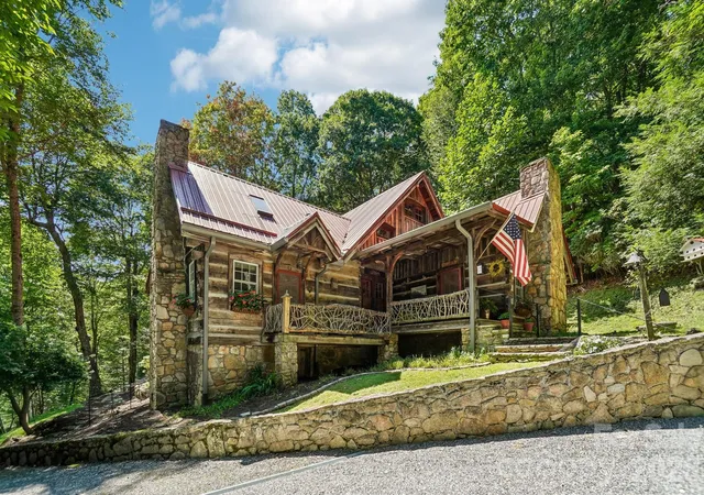Photo 1 of Single family home for sale at 311 Wonderly Ln, Mars Hill, NC 28754 | MLS# 4418288 | Listing updated on 2026-08-27