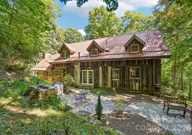 Photo 3 of Single family home for sale at 311 Wonderly Ln, Mars Hill, NC 28754 | MLS# 4418288 | Listing updated on 2026-08-27