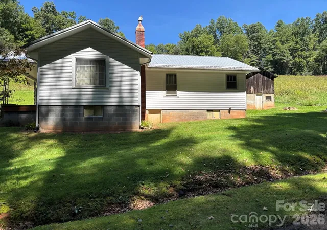 Photo 2 of Single family home for sale at 377 Sam Gouge Rd, Bakersville, NC 28705 | MLS# 4418289 | Listing updated on 2026-08-27