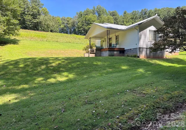Photo 3 of Single family home for sale at 377 Sam Gouge Rd, Bakersville, NC 28705 | MLS# 4418289 | Listing updated on 2026-08-27