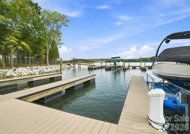 Photo 2 of Single family home for sale at 4531 Splash Trl, Sherrills Ford, NC 28673 | MLS# 4418307 | Listing updated on 2026-09-13