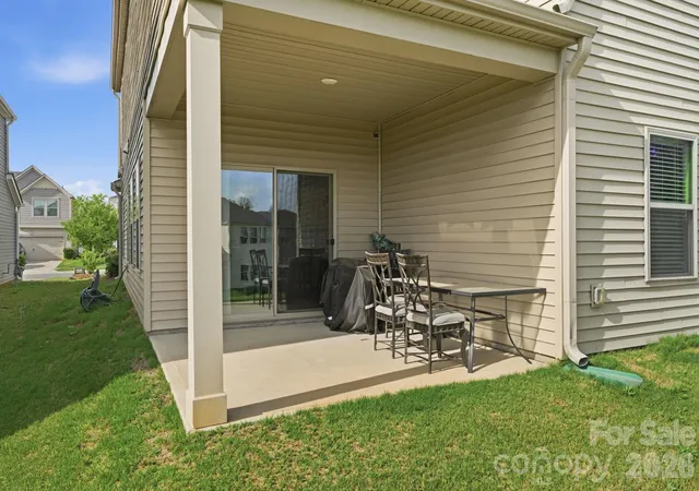 Photo 3 of Single family home for sale at 5012 Shadbush Rd, Charlotte, NC 28215 | MLS# 4418308 | Listing updated on 2026-10-07