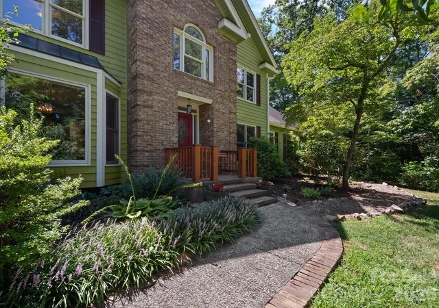 Photo 4 of Single family home for sale at 36 Windsong Dr #18, Fairview, NC 28730 | MLS# 4418309 | Listing updated on 2026-09-24