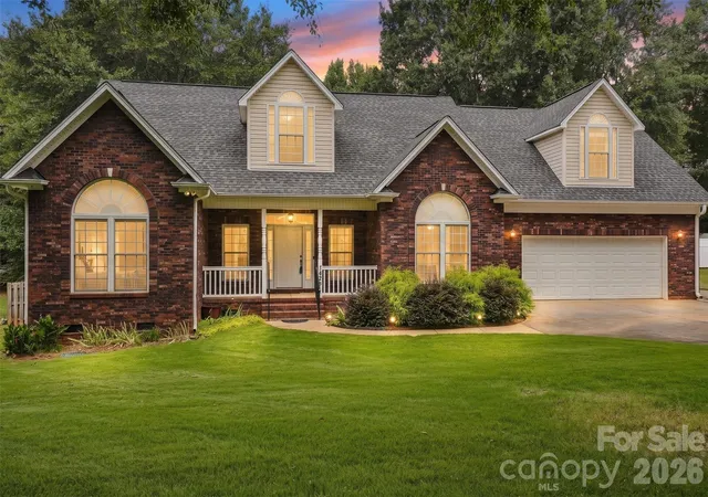 Photo 1 of Single family home for sale at 1524 Garrett Landen Dr, Clover, SC 29710 | MLS# 4418326 | Listing updated on 2026-09-19