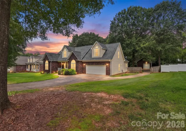 Photo 2 of Single family home for sale at 1524 Garrett Landen Dr, Clover, SC 29710 | MLS# 4418326 | Listing updated on 2026-09-19