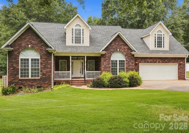 Photo 3 of Single family home for sale at 1524 Garrett Landen Dr, Clover, SC 29710 | MLS# 4418326 | Listing updated on 2026-09-19