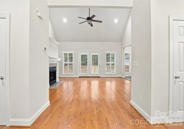 Photo 3 of Single family home for sale at 1524 Garrett Landen Dr, Clover, SC 29710 | MLS# 4418326 | Listing updated on 2026-09-19