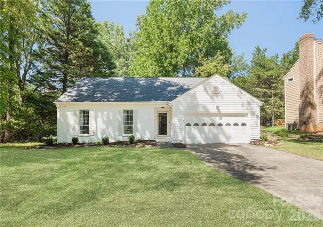 Photo 1 of Sale Pending at 8805 Golf Ridge Dr, Charlotte, NC 28277 | MLS# 4418369 | Listing updated on 2026-08-29