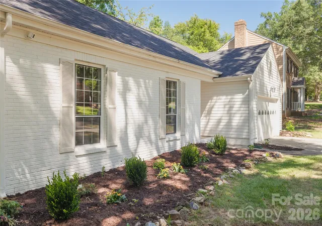 Photo 3 of Sale Pending at 8805 Golf Ridge Dr, Charlotte, NC 28277 | MLS# 4418369 | Listing updated on 2026-08-29