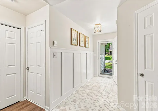 Photo 4 of Sale Pending at 8805 Golf Ridge Dr, Charlotte, NC 28277 | MLS# 4418369 | Listing updated on 2026-08-29