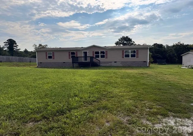Photo 1 of Single family home for sale at 37 Mossy Brook Trl, Hendersonville, NC 28792 | MLS# 4418383 | Listing updated on 2026-09-30