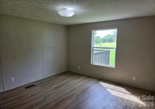 Photo 3 of Single family home for sale at 37 Mossy Brook Trl, Hendersonville, NC 28792 | MLS# 4418383 | Listing updated on 2026-09-30
