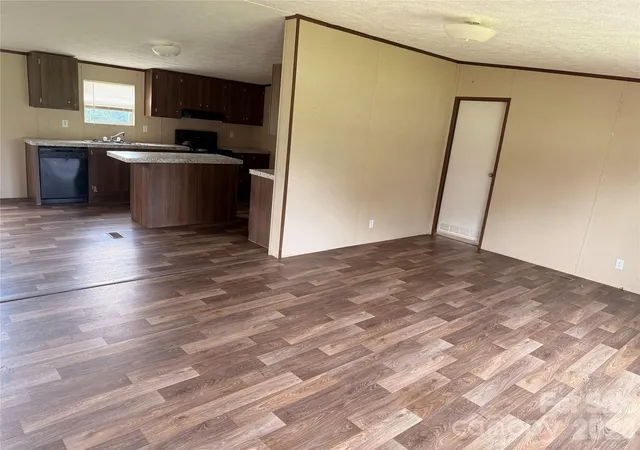 Photo 3 of Single family home for sale at 37 Mossy Brook Trl, Hendersonville, NC 28792 | MLS# 4418383 | Listing updated on 2026-09-30