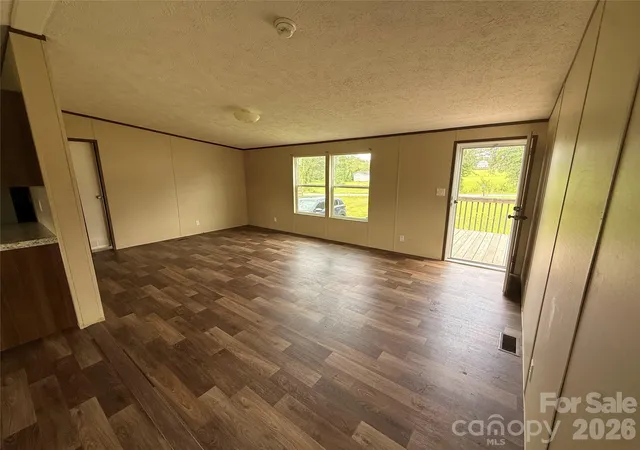 Photo 4 of Single family home for sale at 37 Mossy Brook Trl, Hendersonville, NC 28792 | MLS# 4418383 | Listing updated on 2026-09-30