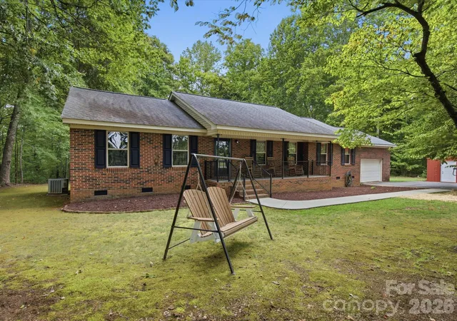 Photo 1 of Single family home for sale at 155 S Grandview Rd, Clover, SC 29710 | MLS# 4418393 | Listing updated on 2026-08-29