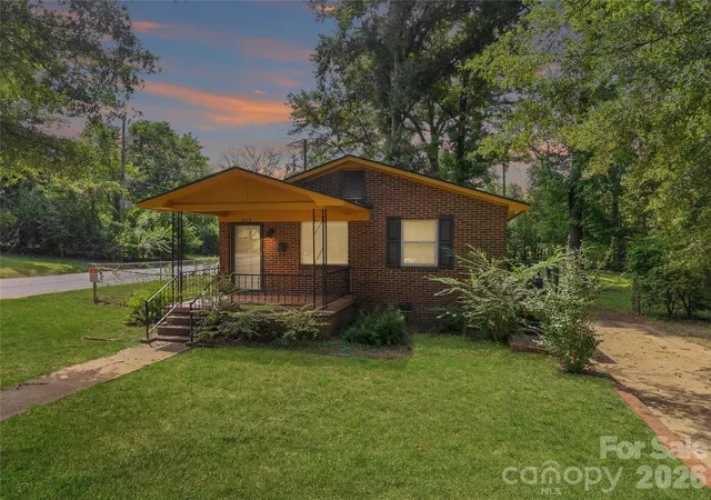 Photo 1 of Single family home for sale at 305 Scoggins St, Rock Hill, SC 29730 | MLS# 4418395 | Listing updated on 2026-09-12