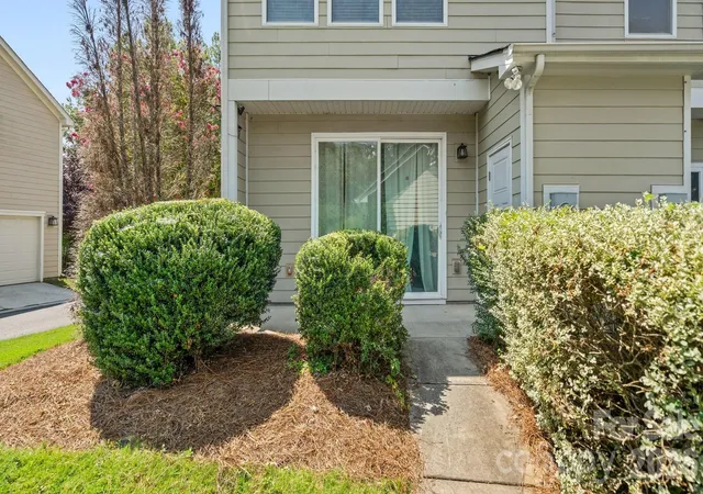 Photo 3 of Townhouse for sale at 3134 Bending Birch Pl, Charlotte, NC 28206 | MLS# 4418404 | Listing updated on 2026-09-01