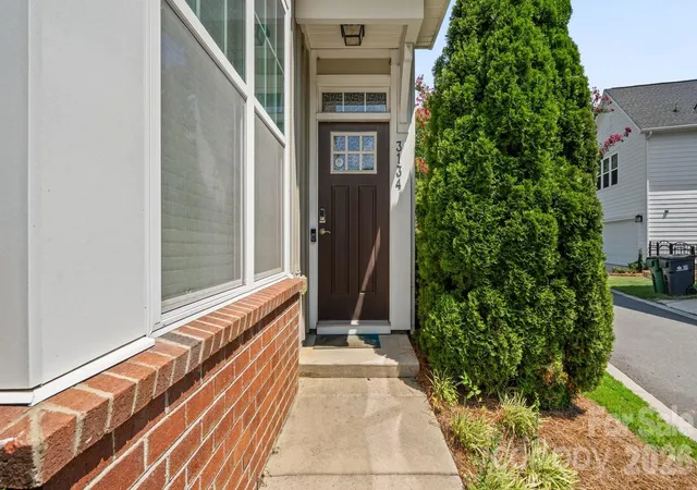 Photo 4 of Townhouse for sale at 3134 Bending Birch Pl, Charlotte, NC 28206 | MLS# 4418404 | Listing updated on 2026-09-01