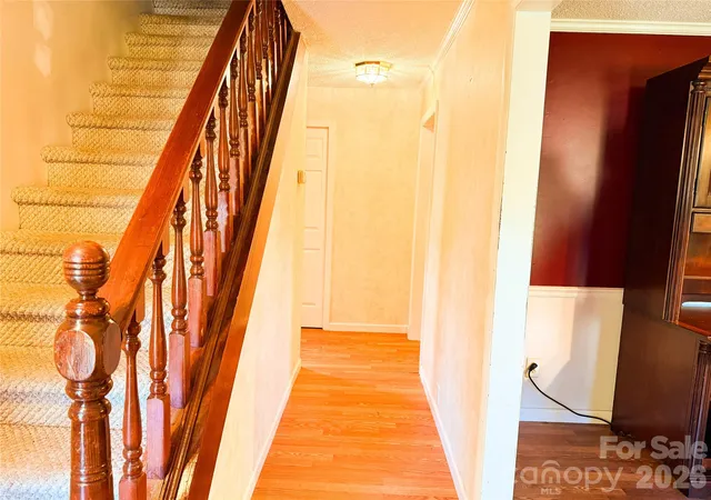 Photo 3 of Single family home for sale at 301 Starmount Dr, Statesville, NC 28677 | MLS# 4418408 | Listing updated on 2026-08-29