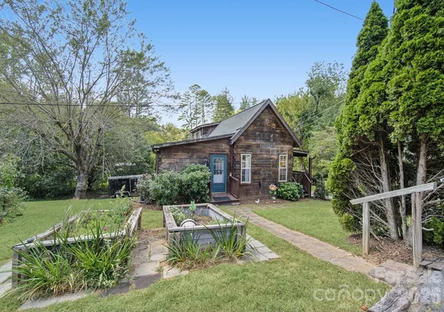 Photo 1 of Single family home for sale at 1 Locust Ave, Asheville, NC 28804 | MLS# 4418409 | Listing updated on 2026-10-28